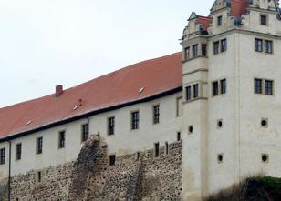 Neue Einblicke in Form und Größe der Burg Wettin (Saalekreis) hat eine arch... weiterlesen