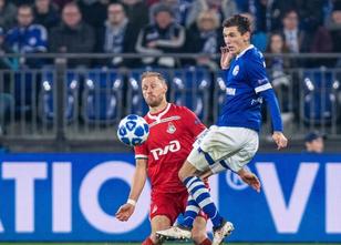 Beifall für Rückkehrer Benedikt Höwedes, später Jubel für den FC Schalke 04... weiterlesen