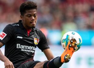 Sportchef Rudi Völler vom Fußball-Bundesligisten Bayer Leverkusen hält die ... weiterlesen