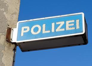 Einen Tag nach einem schweren Verkehrsunfall in Berlin-Reinickendorf ist ei... weiterlesen