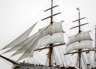 Im Zusammenhang mit der Reparatur des Segelschulschiffs weiterlesen