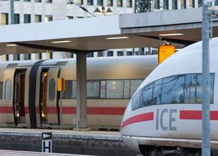 Im Tarifkonflikt bei der Deutschen Bahn strebt die Eisenbahn- und Verkehrsg... weiterlesen