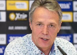 Der neue Trainer Uwe Neuhaus hat vor seinem ersten Pflichtspiel mit dem Fuß... weiterlesen