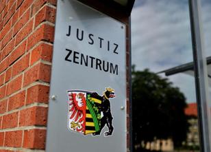 Weil sie gemeinsam einen 19-Jährigen umgebracht und anschließend vergraben ... weiterlesen