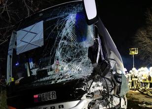 22 Menschen sind bei einem Zusammenstoß eines Reisebusses mit einem Baustel... weiterlesen
