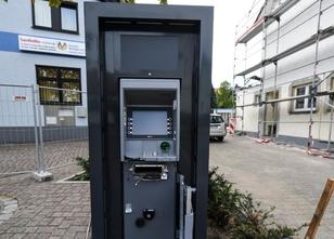 Mutmaßlich zwei Täter haben in Hagen einen Geldautomaten gesprengt. Zeugen ... weiterlesen