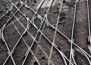 Wegen der Erkrankung eines Stellwerk-Mitarbeiters halten am Darmstädter Hau... weiterlesen