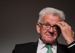 Baden-Württembergs Ministerpräsident Winfried Kretschmann (Grüne) hält Nach... weiterlesen