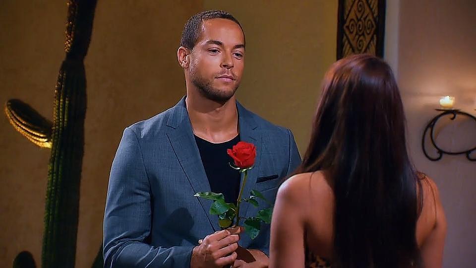 Ein Streit mit Folgen: Bachelor Andrej und Isabell geraten heftig aneinander Als Andrej Isabell eine zweite Chance geben will, lehnt sie seine Rose ab.
