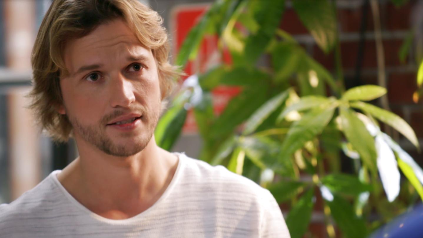 Die AWZ-Wochenvorschau ab dem 14. Januar 2019 AWZ: Finn spricht mit Vanessa.