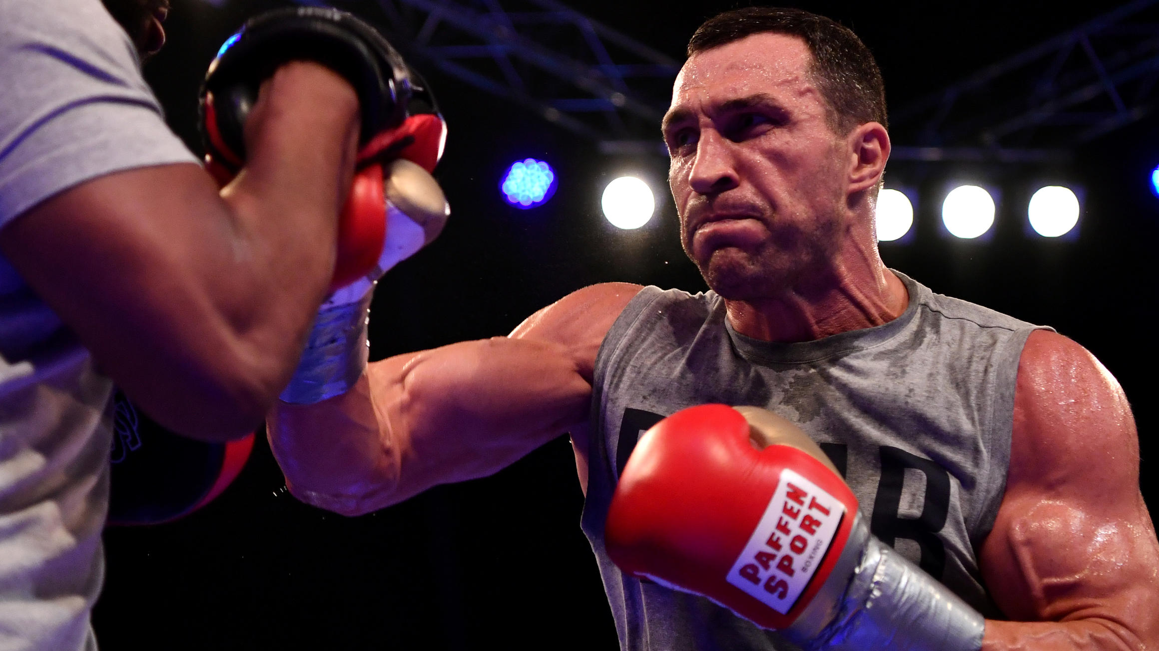 Box-Bibel: Wladimir Klitschko hat Comeback-Plan im Kopf LONDON, ENGLAND - APRIL 26: Wladimir Klitschko takes part in an open workout at Wembley Arena on April 26, 2017 in London, England. Anthony Joshua and Wladimir Klitschko are due to fight for the IBF, IBO and WBA Super Heavyweight Championships of th