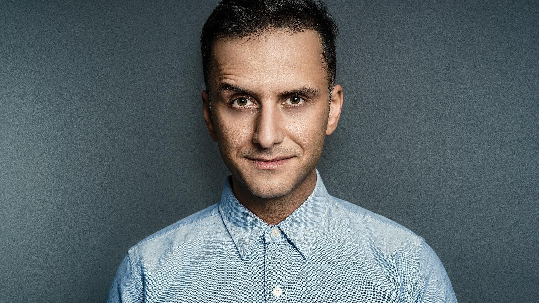 Let's Dance 2019: Comedian Özcan Cosar wagt sich aufs Tanzparkett Özcan Cosar tanzt bald bei "Let's Dance"