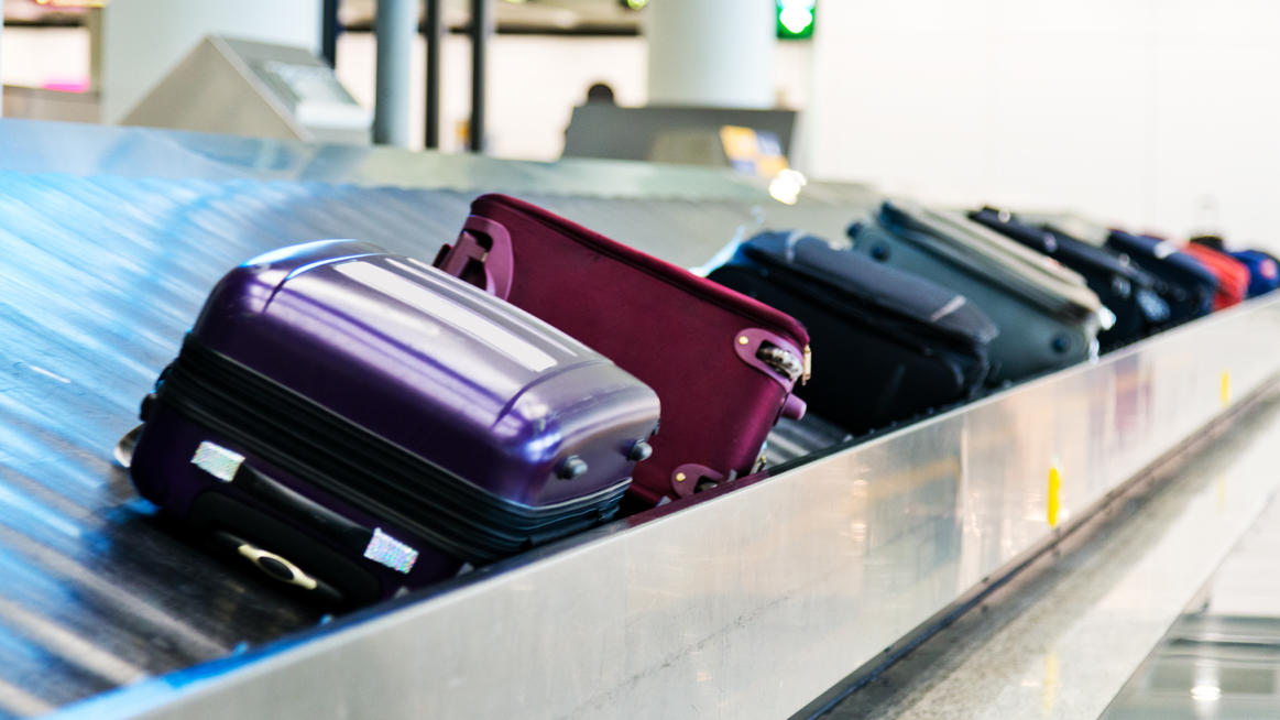 Vor allem Europa betroffen: Fluggepäck geht häufiger verloren Gepäckband Flughafen