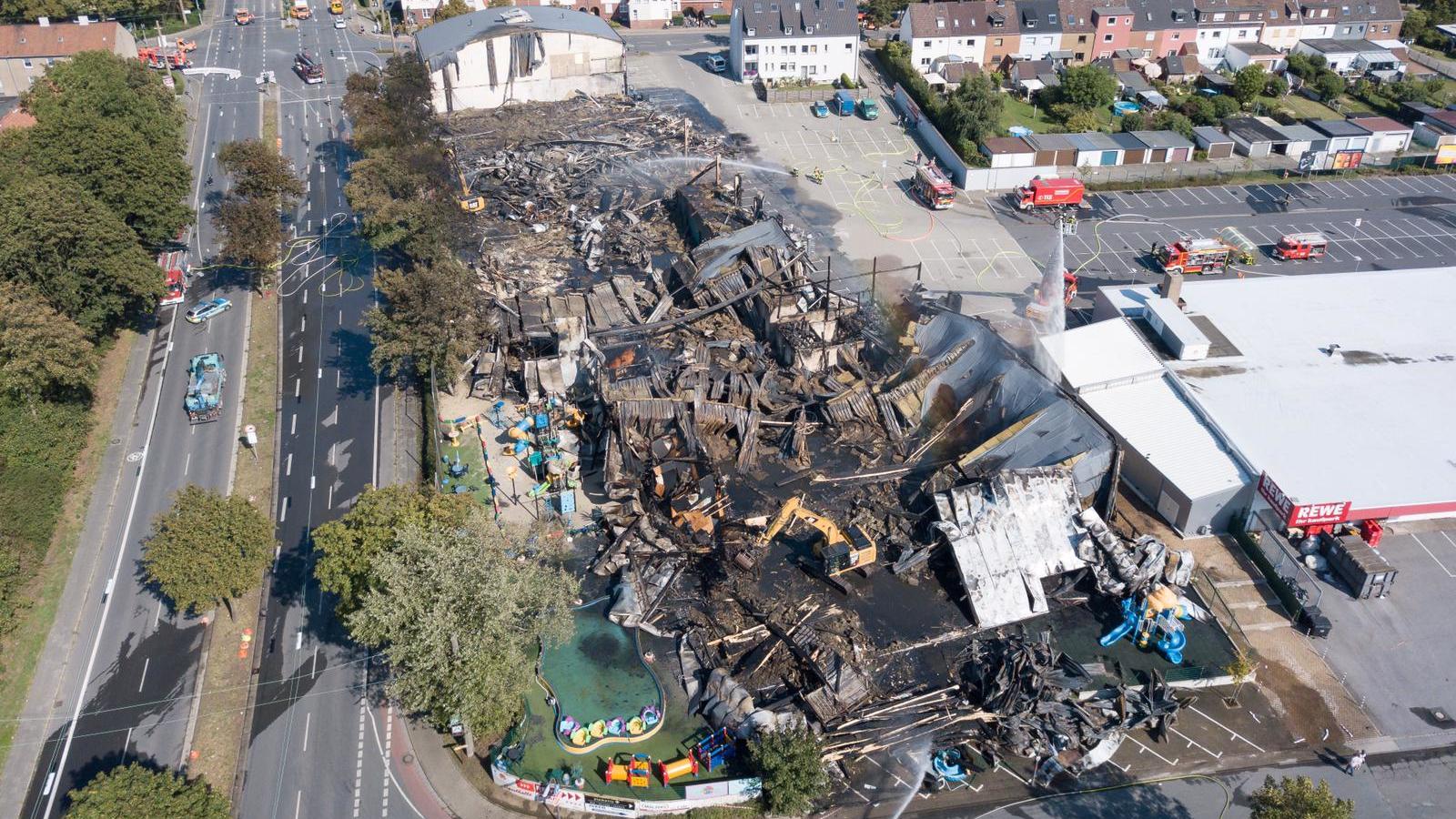 Hat eine kaputte Gasleitung das Feuer ausgelöst? Brand in Indoor-Spielplatz in Recklinghausen