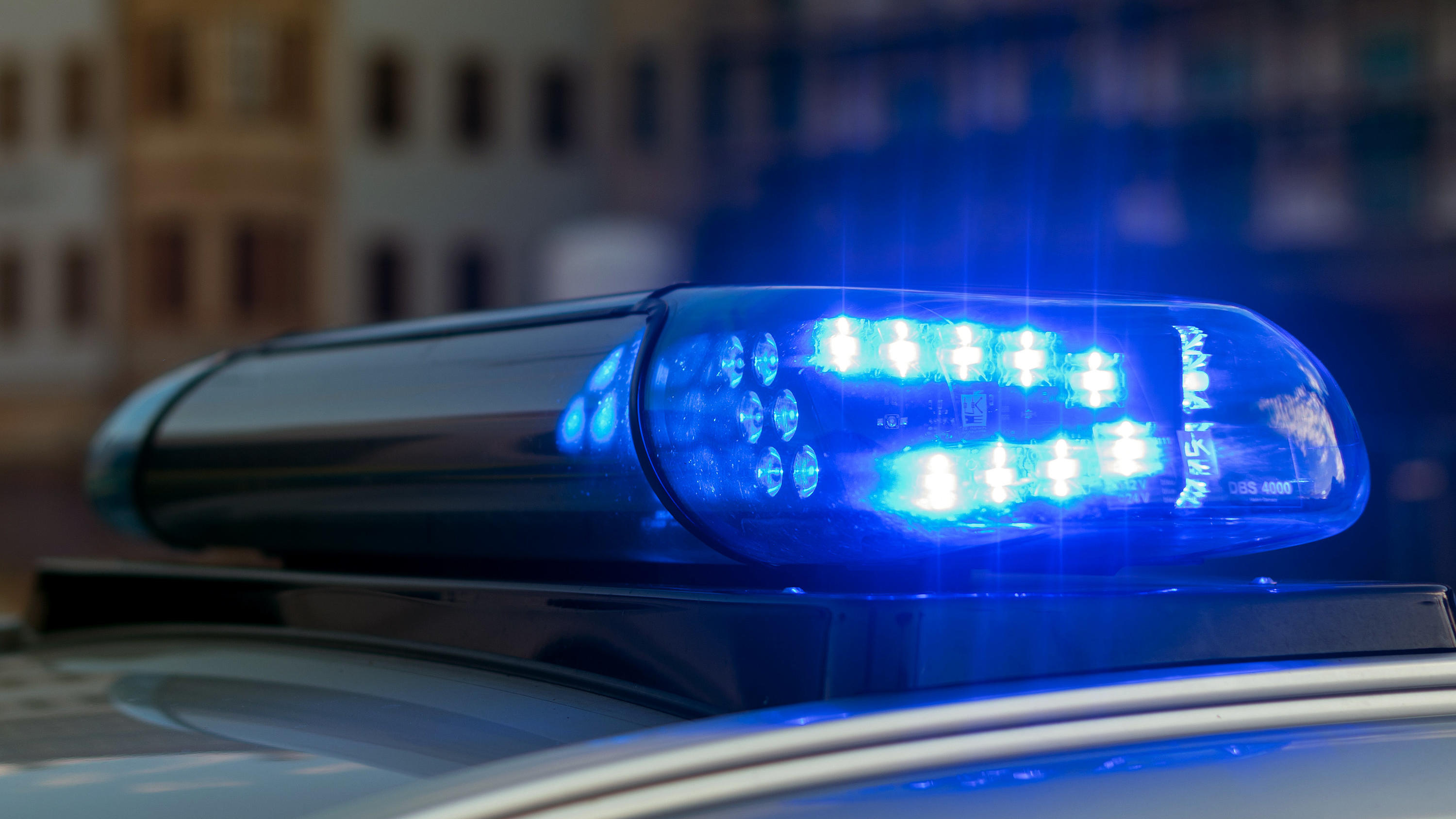 Hamm: Gruppe verprügelt vier Polizisten In Hamm sollen mehr als zehn Menschen auf vier Polizisten losgegangen sein.
