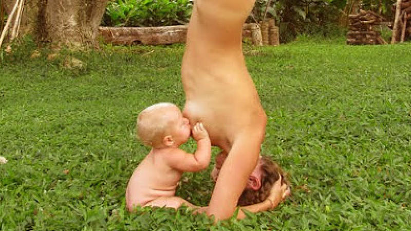 Stillende Yoga-Mom empört Amerika Stillende Yoga-Mom