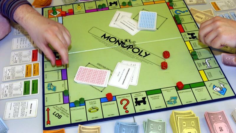 Retro-Geschenke: Carrera-Bahn, Monopoly und Monchichi sind wieder da Monopoly