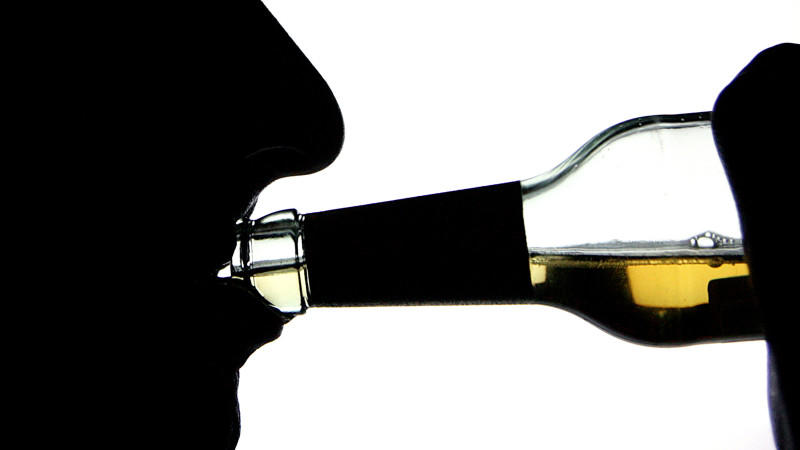 Alkoholiker, ohne es zu wissen: Alfred bemerkte seine Sucht jahrelang nicht Alkoholiker ohne es zu wissen: Er bemerkte seine Sucht jahrelang nicht