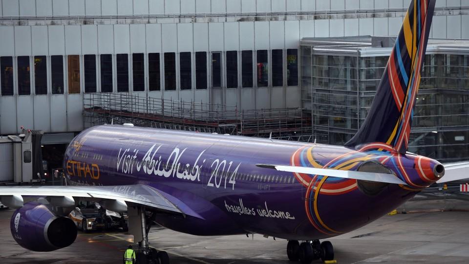 Düsseldorf: Flug landet mit über 30 Stunden Verspätung Ein Flugzeug der Etihad landet mit 30 Stunden Verspätung in Düsseldorf.