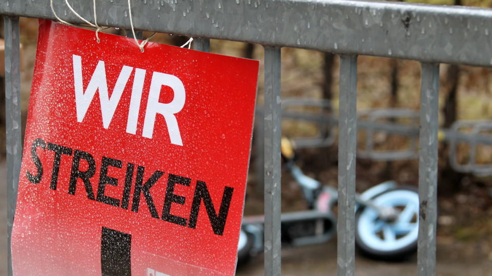 Kita-Streik: Welche Rechte haben berufstätige Eltern? "Wir streiken" - Erzieher haben genug!