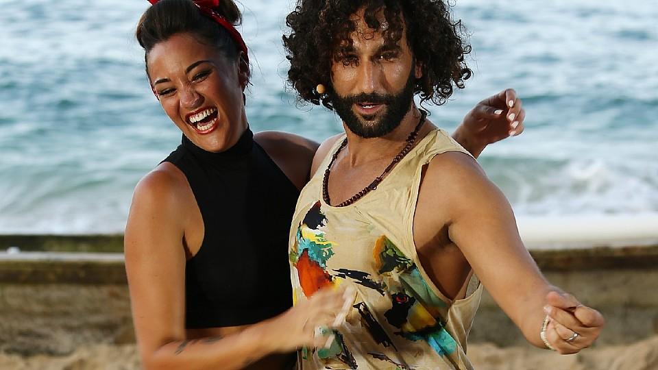 DSDS 2016: "Let's Dance"-Star Massimo Sinató heizt den DSDS-Kandidaten beim Recall richtig ein "Let's Dance"-Star Massimo Sinató mit DSDS-Kandidatin Angel Valentine Flukes
