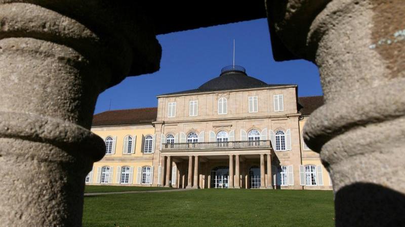 48 Studenten der Uni Hohenheim während Prüfung plötzlich krank - Uni wittert Betrug Schloss Hohenheim