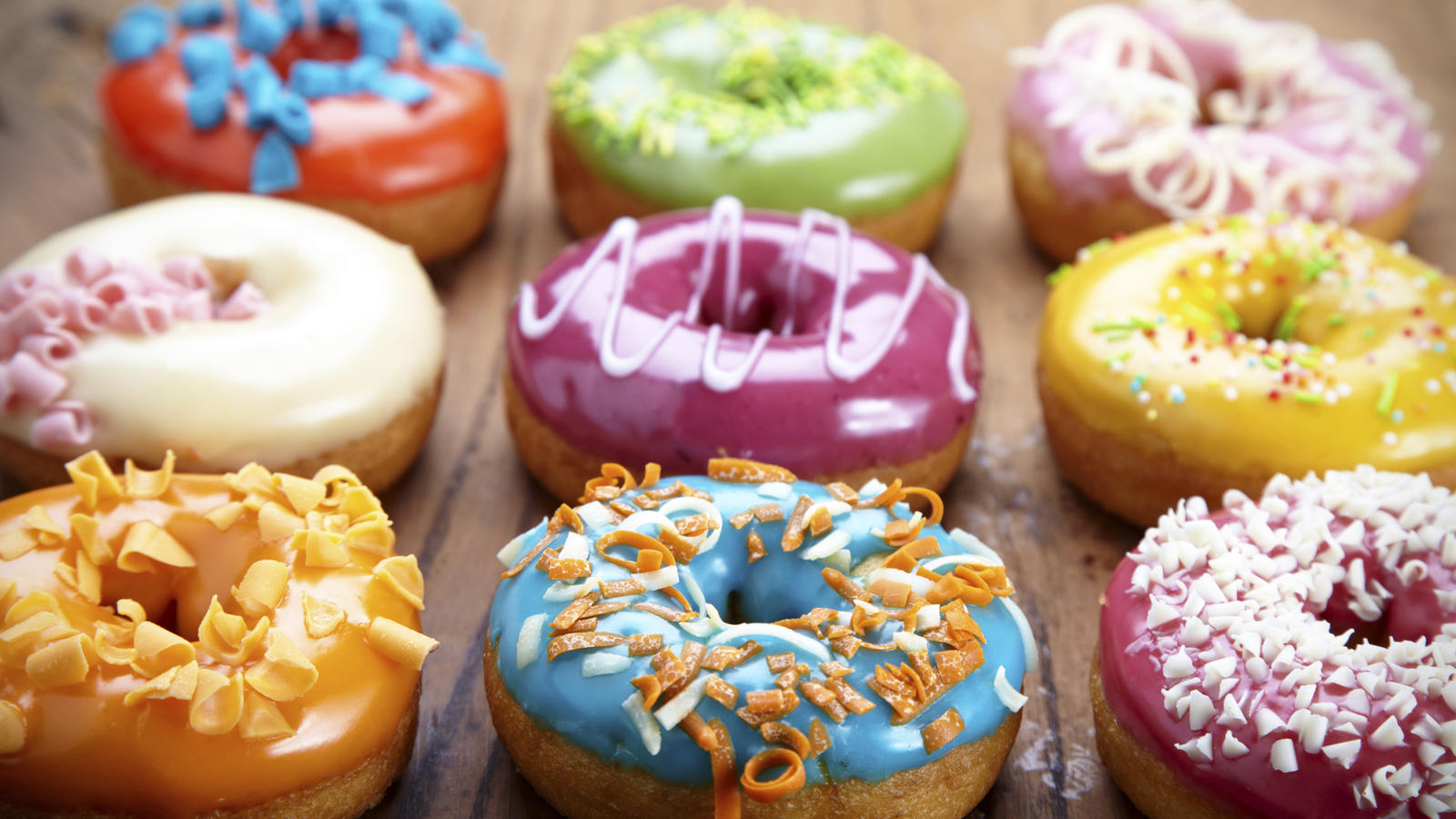 Donuts selber machen: So geht´s ganz einfach Donuts mit Zuckerglasur