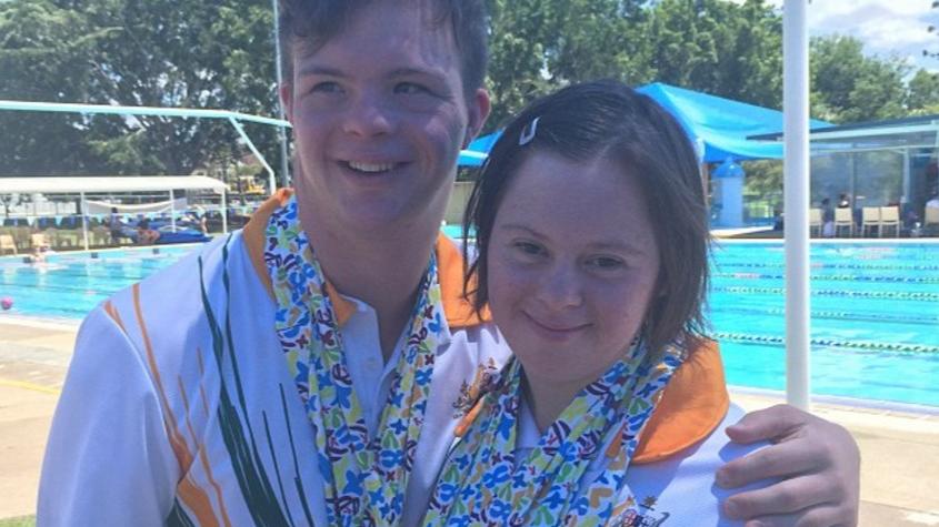 Paar mit Down-Syndrom will heiraten und Familie gründen - doch die eigenen Eltern glauben nicht daran Michael Cox und Taylor Anderton bei einem Schwimmwettbewerb 2010