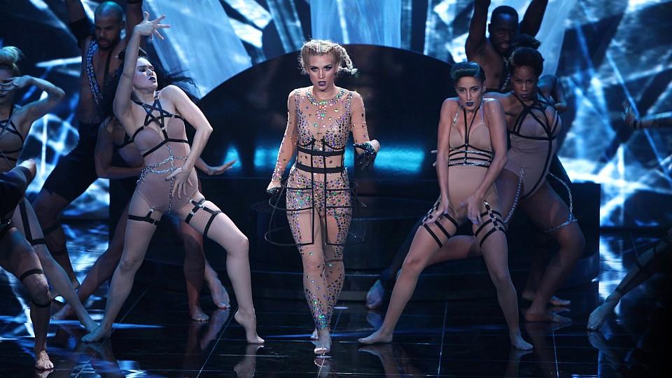 Dance Dance Dance 2016: Das Finale wird ein "Kampf bis zur letzten Sekunde" Aneta Sablik tanzt bei ihrem Solo zu 'Born This Way' von Lady Gaga.
