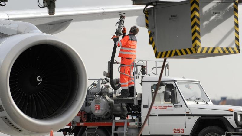 Über dem Pfälzer Wald: Flugzeug lässt 40 Tonnen Kerosin ab - schon wieder! Flugzeugbetankung