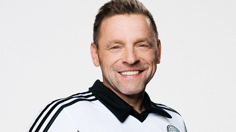 Dschungelcamp 2017: Thomas Häßler ist kurz vor dem Finale aus dem Camp gewählt worden Thomas Häßler musste bei "Ich bin ein Star - Holt mich hier raus!" 2017 das Camp verlassen.