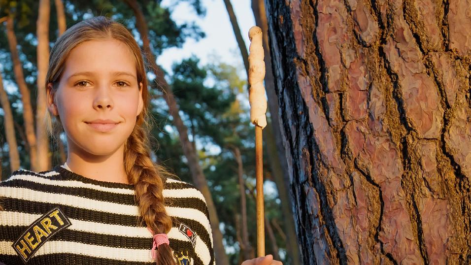 Triple Ex: Monique Schröder spielt Annas Tochter Céline Celine (Monique Schröder) freut sich auf den Camping-Ausflug mit der ganzen Familie.