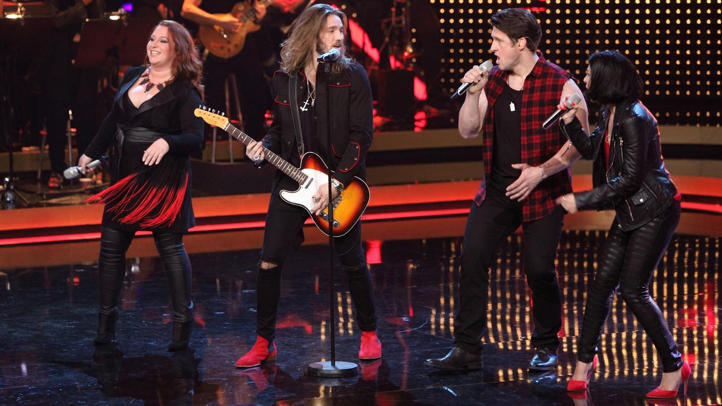 IT TAKES 2: Diese Songs singen die Promis in der dritten Show V.l.: Schauspielerin Rebecca Siemoneit-Barum, Profisänger Gil Ofarim, Olympiasieger Matthias Steiner und Schauspielerin Mimi Fiedler.