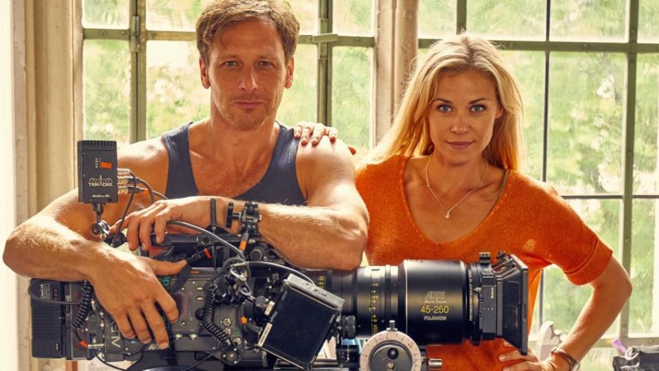 "Der Lehrer" mit Hendrik Duryn: Die sechste Staffel kommt im Februar 2018 Stefan Vollmer (Hendrik Duryn) und Karin Noske (Jessica Ginkel)