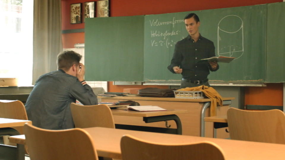 Der Lehrer: "Bibi und Tina"-Star Louis Held als fieser Anwaltssohn Felix Ramme Louis Held spielt in der RTL-Serie "Der Lehrer"