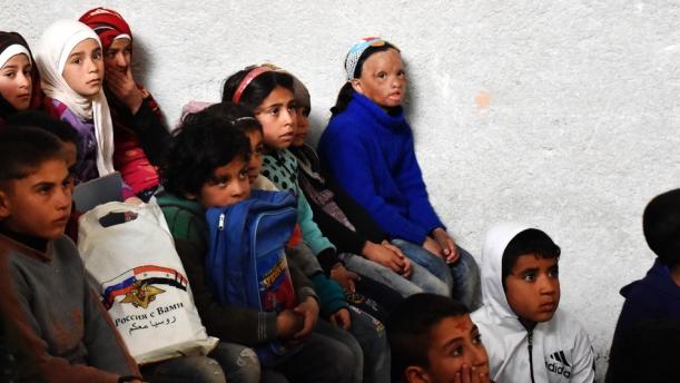 Entstellt, aber nicht gebrochen – 8-jähriges Mädchen trotz dem Krieg in Syrien Schicksal der 8-jährigen Wafaa