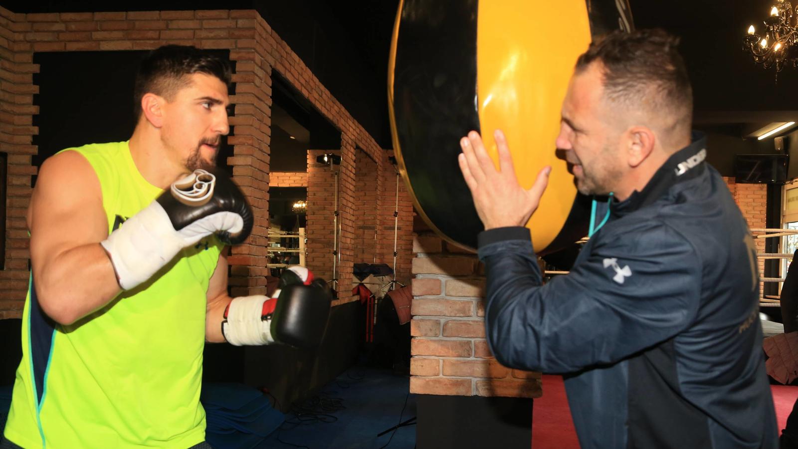 Boxen: Marco Huck will im WM-Kampf gegen Mairis Briedis den K.o.-Sieg GER, Pressetraining 16.03.2017, Fight +Box Academy, Bundesaallee 185, Berlin, GER, Pressetraining, im Bild WBC- und IBO-Weltmeisterschaft Markus Huck und Trainer Oktay Urkal nordphotox/xEnglerger Training 16 03 2017 Fight Academy 185 Berlin ger Tra