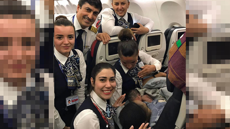 Sturzgeburt in 13.000 Meter Höhe: Französin bringt Baby in Flugzeug zur Welt turkish airline geburt