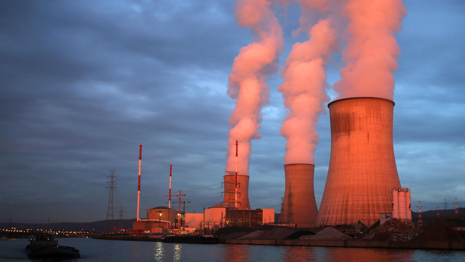 Terror, Sabotage, mangelnde Wartung: Atomkraftwerke in Krisenregionen sind eine echte Gefahr Atomkraftwerk