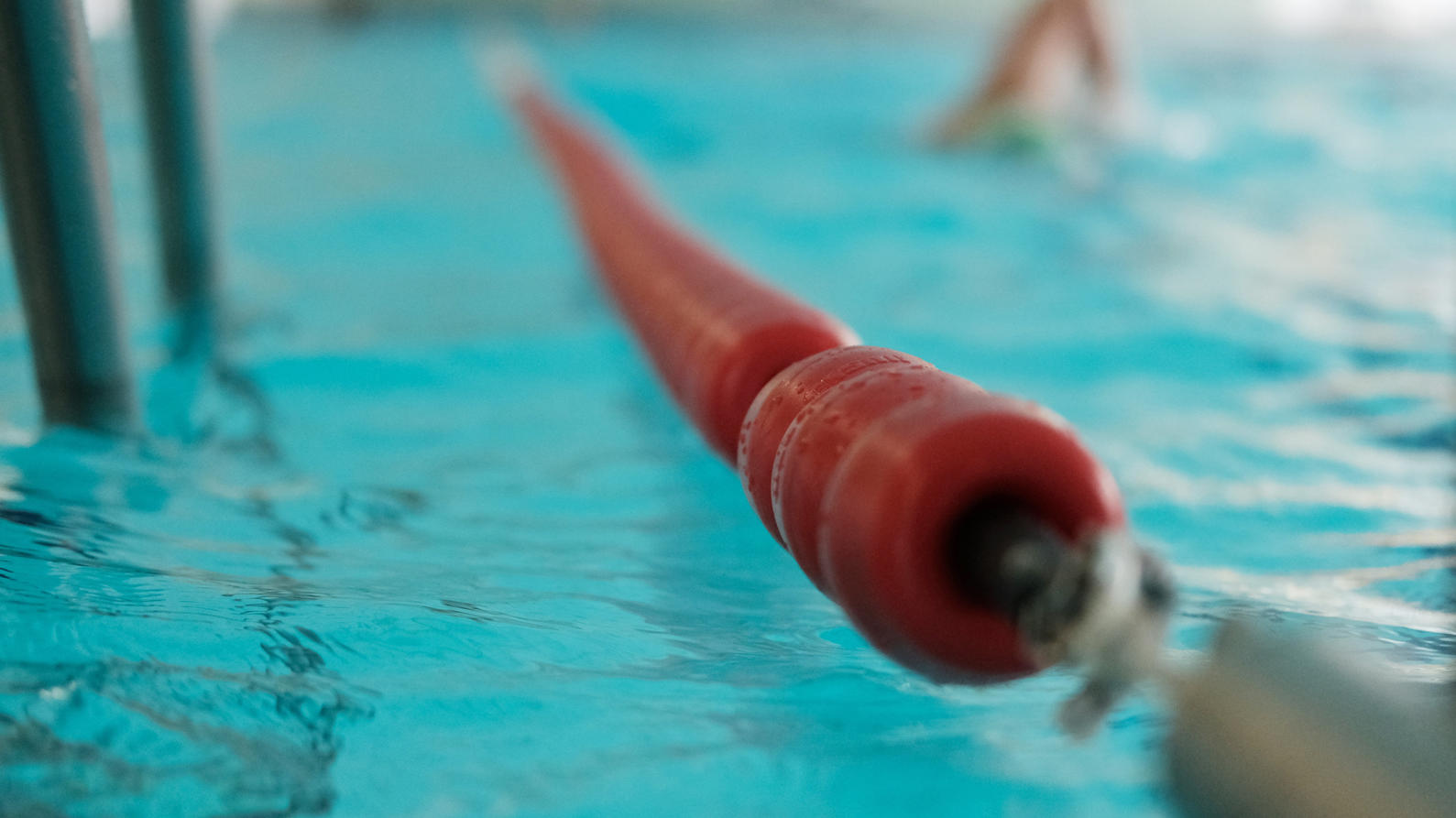 Sechsjähriger stirbt bei Schwimmkurs in Bad Oeynhausen: Musste der Schwimmlehrer zu viele Kinder beaufsichtigen? Kind stirbt bei Schwimmkurs in Bad Oeyenhausen