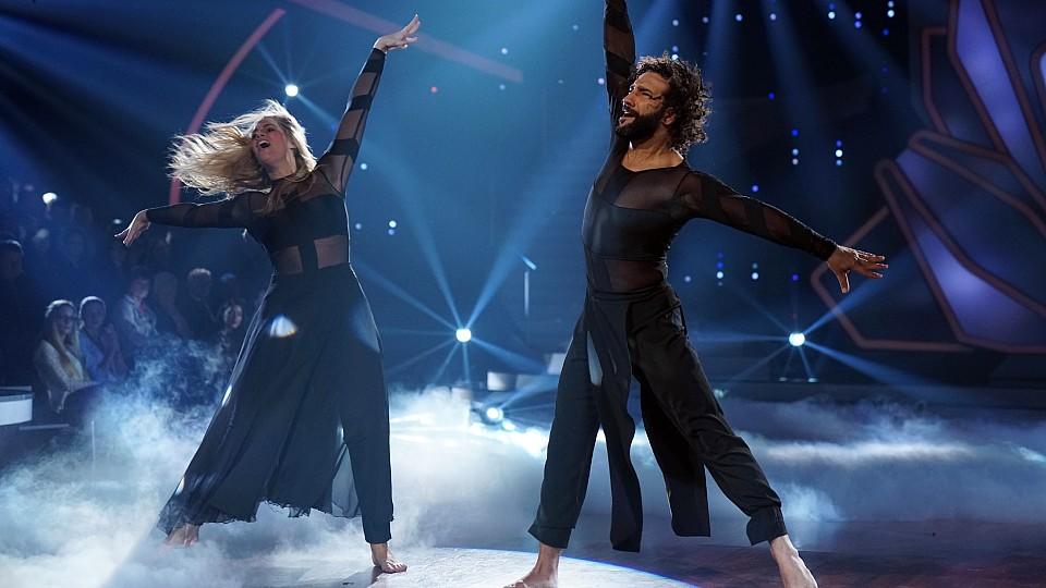 Let's Dance 2017: Angelina Kirsch und Massimo Sinató belegen im Finale den dritten Platz Was für ein atemberaubender Contemporary. Das Besondere bei diesem Tanz: Die Jury schenkt Angelina und Massimo 30 Punkte.