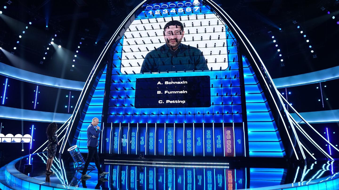 The Wall: So funktioniert die neue Quiz-Game-Show "The Wall" bei RTL - Die Regeln, Runde 2: Ein Kandidat befindet sich in 'Isolation'. Er kann nicht mehr mit seinem Partner kommunizieren und erhält keine Informationen über Spielstand oder ob er Fragen richtig beantwortet hat. Runde 2 startet mit zwe