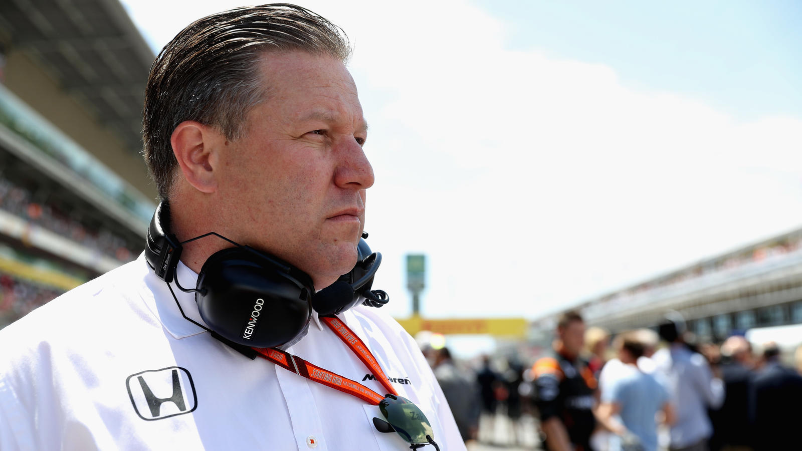 Formel-1-Chefs wollen verhassten Cockpitschutz Halo aufwerten MONTMELO, SPAIN - MAY 14: McLaren Executive Director Zak Brown on the grid during the Spanish Formula One Grand Prix at Circuit de Catalunya on May 14, 2017 in Montmelo, Spain. (Photo by Mark Thompson/Getty Images)