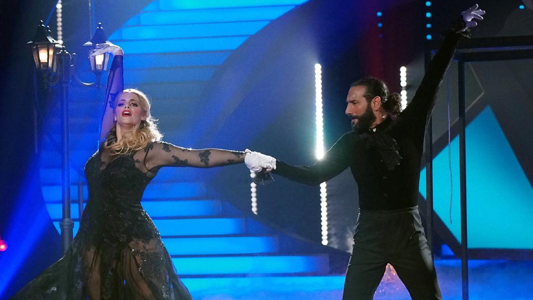Let's Dance 2017: Angelina Kirsch und Massimo Sinató belegen im Finale den dritten Platz Angelina Kirsch und Massimo Sinató verzaubern im Finale von "Let's Dance" mit ihrem Freestyle.