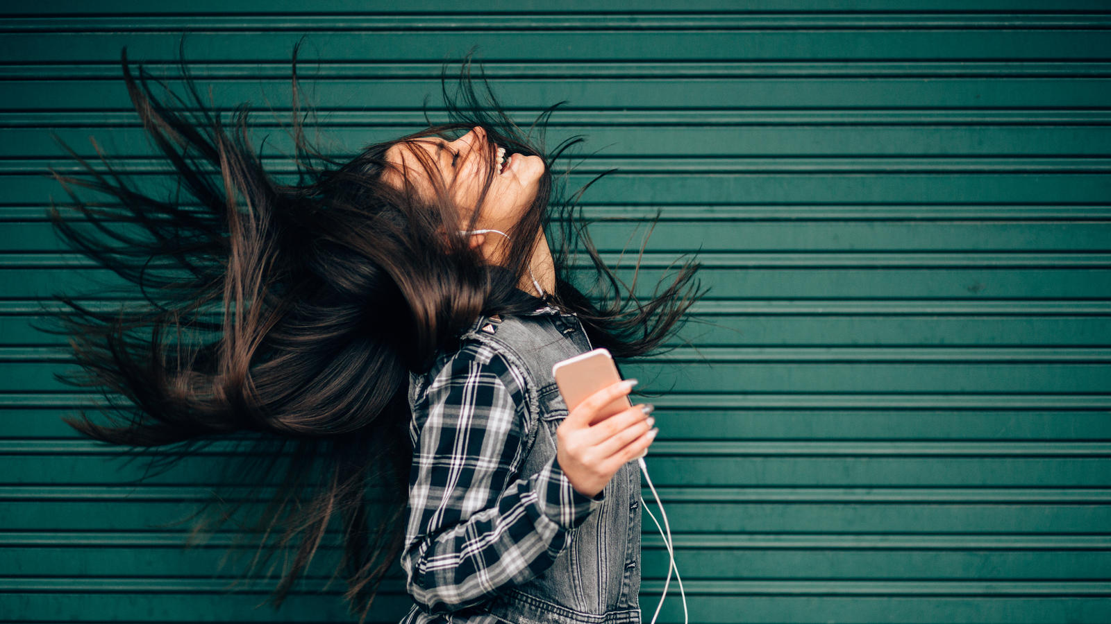 Shampoo ohne Silikone: Deswegen sollten Sie silikonfreie Shampoos benutzen Bild: Warum ist Shampoo ohne Silikone die bessere Wahl?