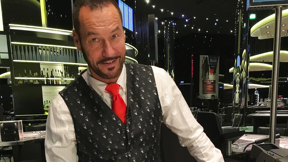 AWZ-Star Silvan-Pierre Leirich in der "Croupier-Challenge" AWZ-Star Silvan-Pierre Leirich als Croupier