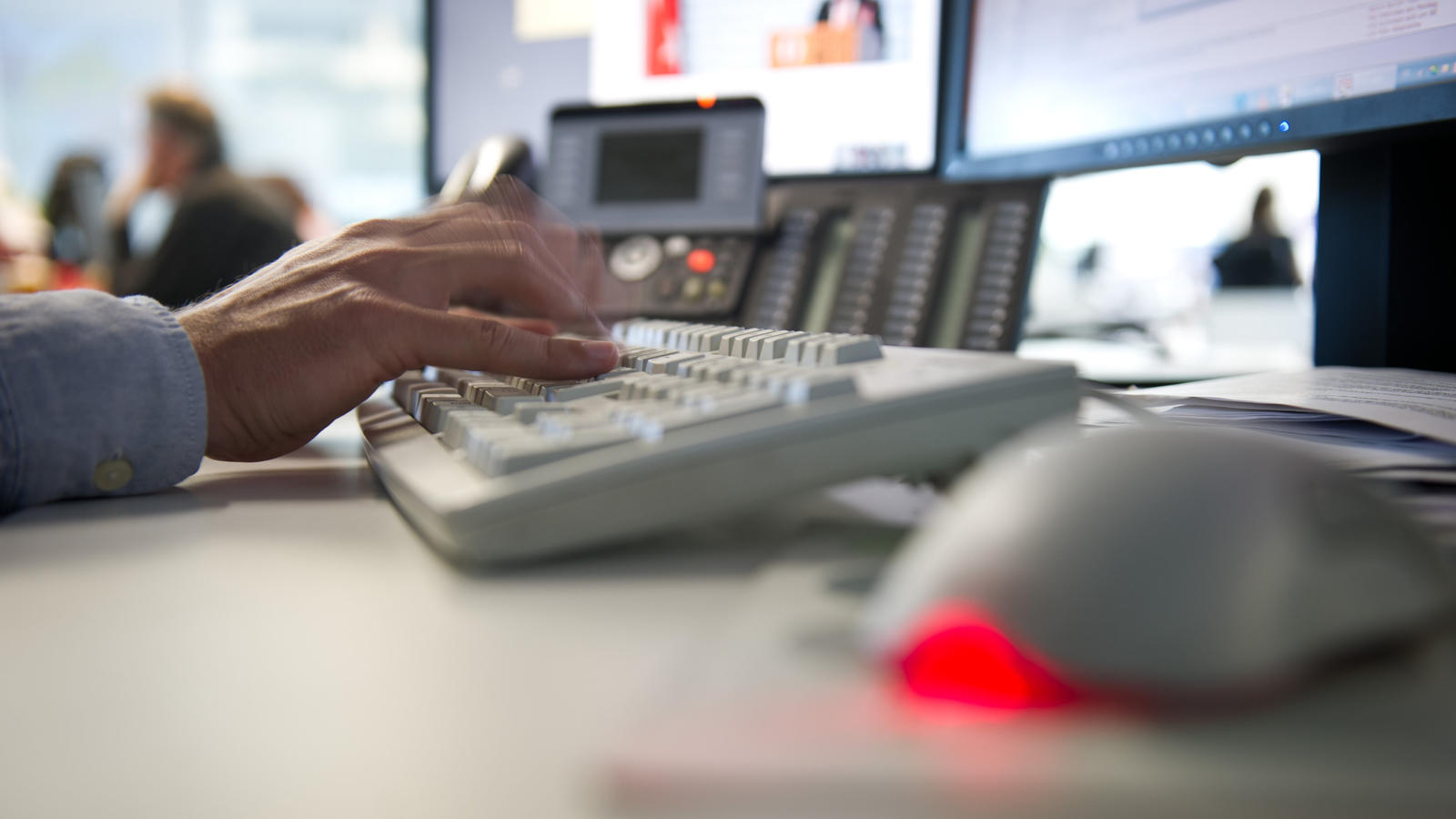 Bundesarbeitsgericht fällt Urteil: Überwachung von Arbeitnehmern an Fimen-PCs verboten Bundesrichter untersagen Spähsoftware zur Arbeitskontrolle.