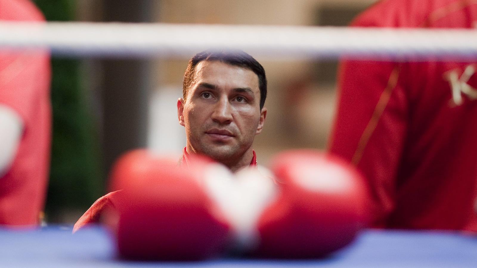 Wladimir Klitschko spricht über seinen harten Rücktritt vom Boxsport Bildnummer: 05643753 Datum: 17.03.2010 Copyright: imago/Moritz MüllerDüsseldorf, 17.03.2010 Wladimir Klitschko (UKR); Boxen Herren WM IBF WBO IBO öffentliches Pressetraining Training Einzelbild vdig xsp 2010 quer premiumd xint Boxen Schwergewicht W