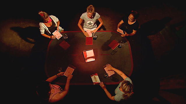 Das Sommerhaus der Stars 2017: In der dritten Woche kochen die Emotionen über Dieser Poker-Tisch hat es in sich. Hier wird scharf geschossen.