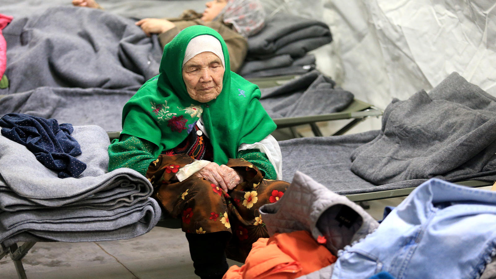 Asylantrag abgelehnt: Schweden will 106-jährige Afghanin Bibihal Uzbeki abschieben Bibihal Uzbeki 2015 in einem kroatischen Flüchtlingscamp
